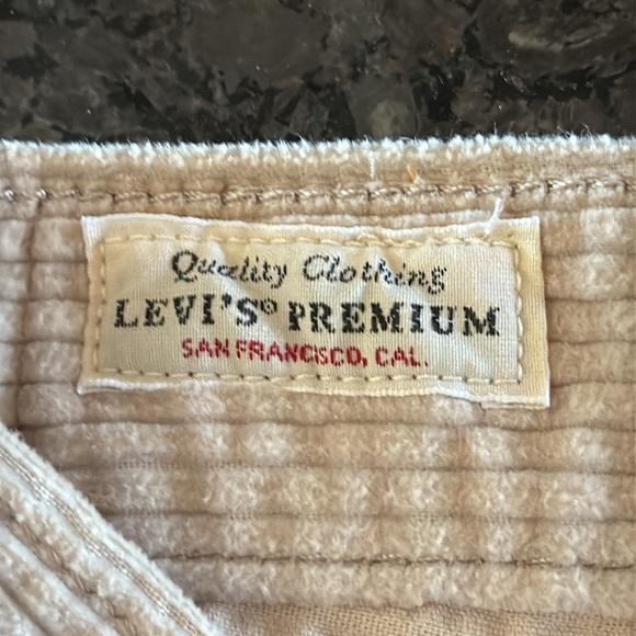 Levi’s Cream Corduroy Ribcage Straight Ankle Jeans - Picture 10 of 11